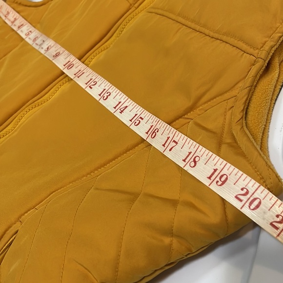 IZOD mustard, yellow, puffer vest size medium, zip front pockets (23G9C56) - Picture 14 of 14